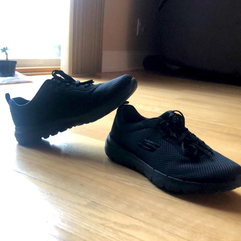 Sketchers memory foam sneakers!